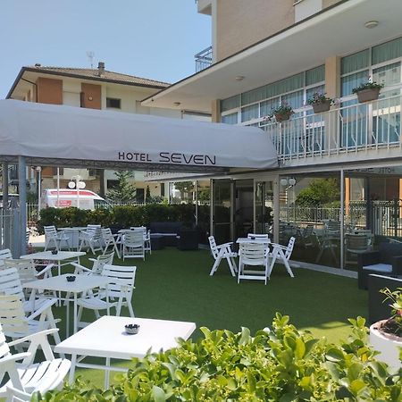 Hotel Seven Ріміні Екстер'єр фото