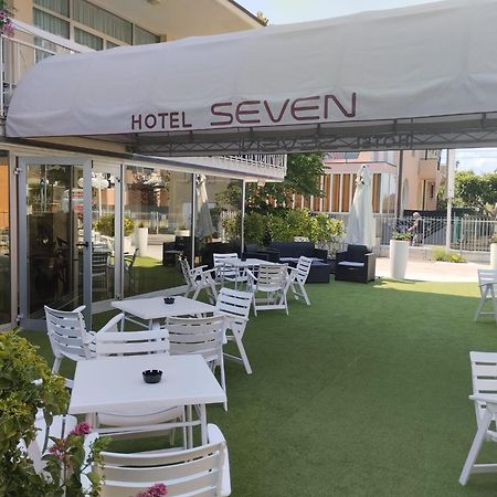 Hotel Seven Ріміні Екстер'єр фото