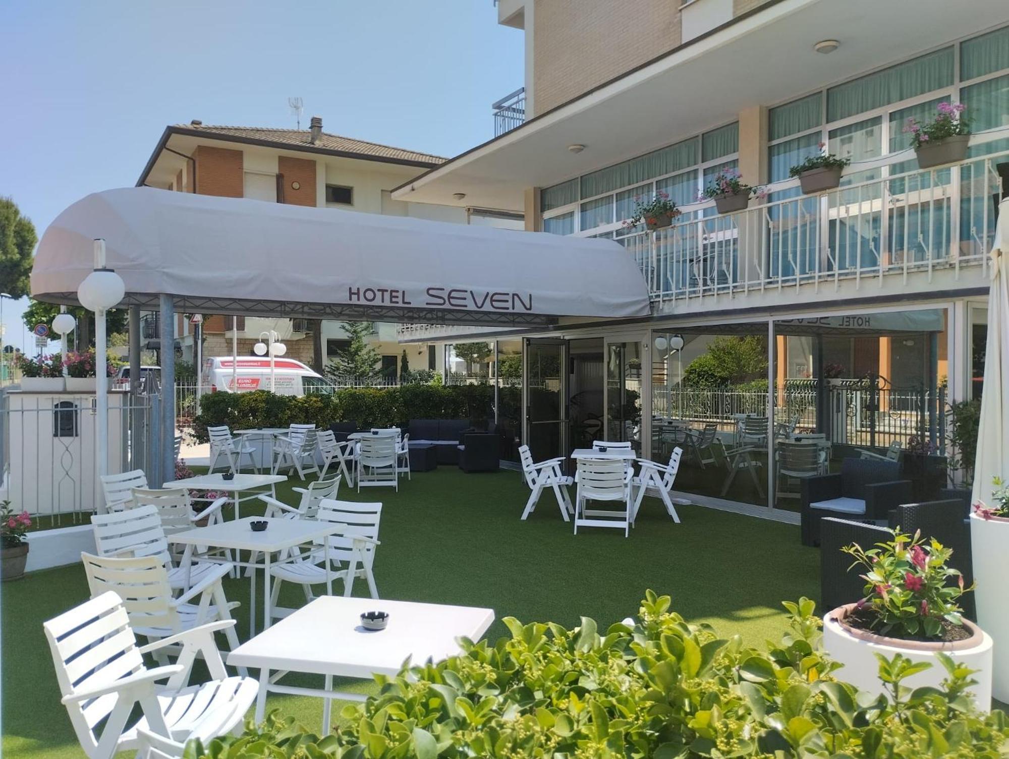 Hotel Seven Ріміні Екстер'єр фото