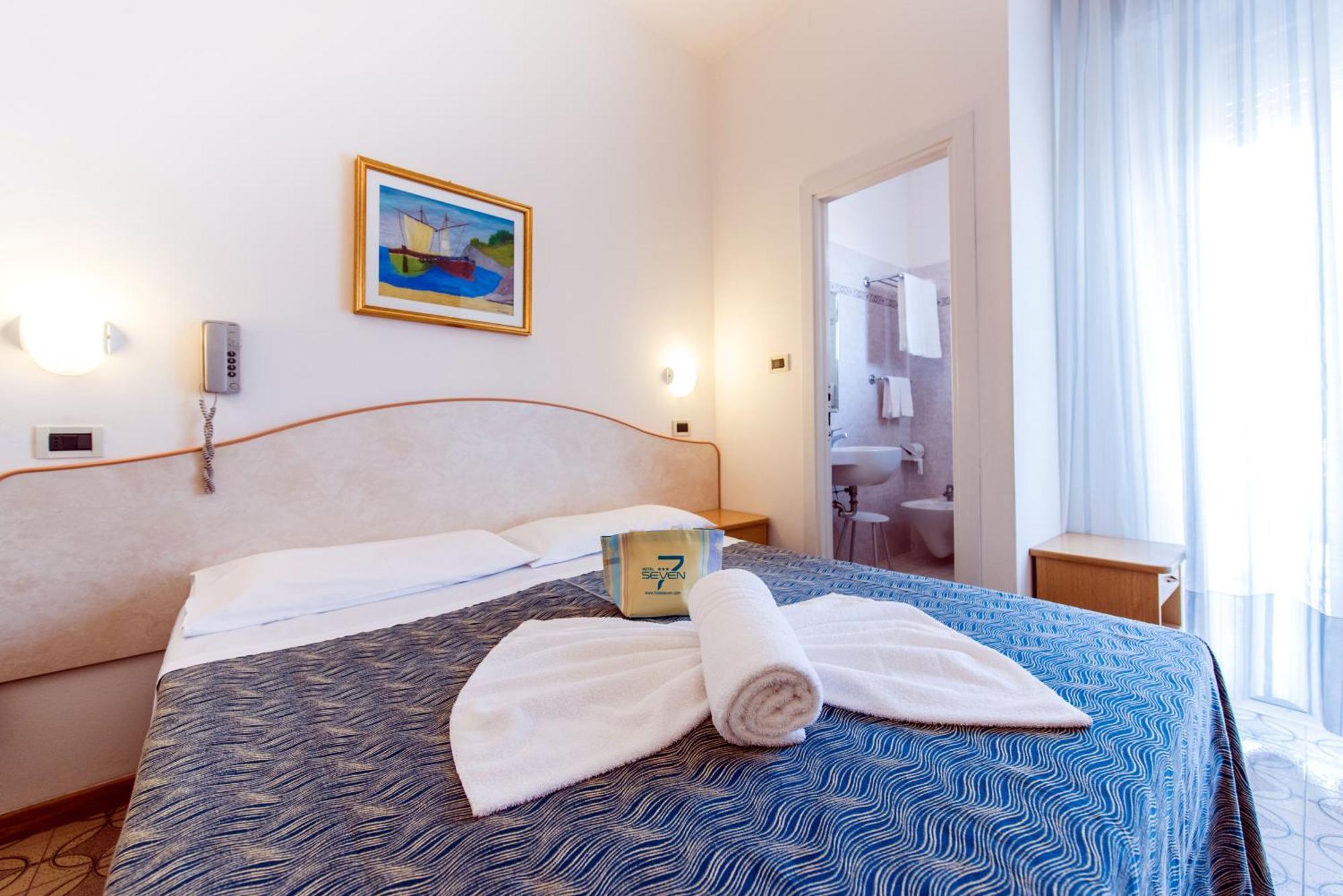 Hotel Seven Ріміні Номер фото