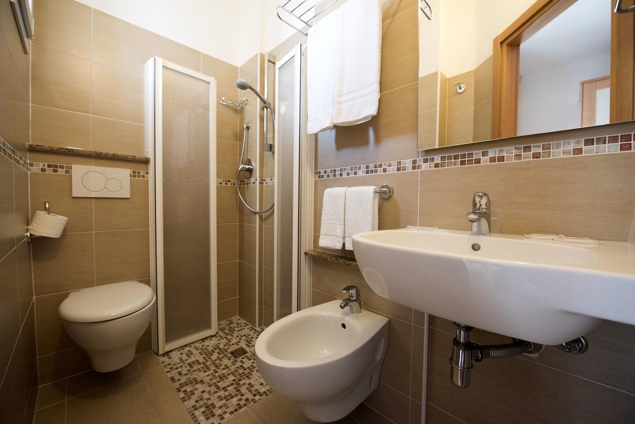 Hotel Seven Ріміні Екстер'єр фото